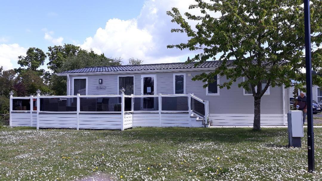 Luxury 6 Berth Lodge At Quince 10 Ferndown Εξωτερικό φωτογραφία