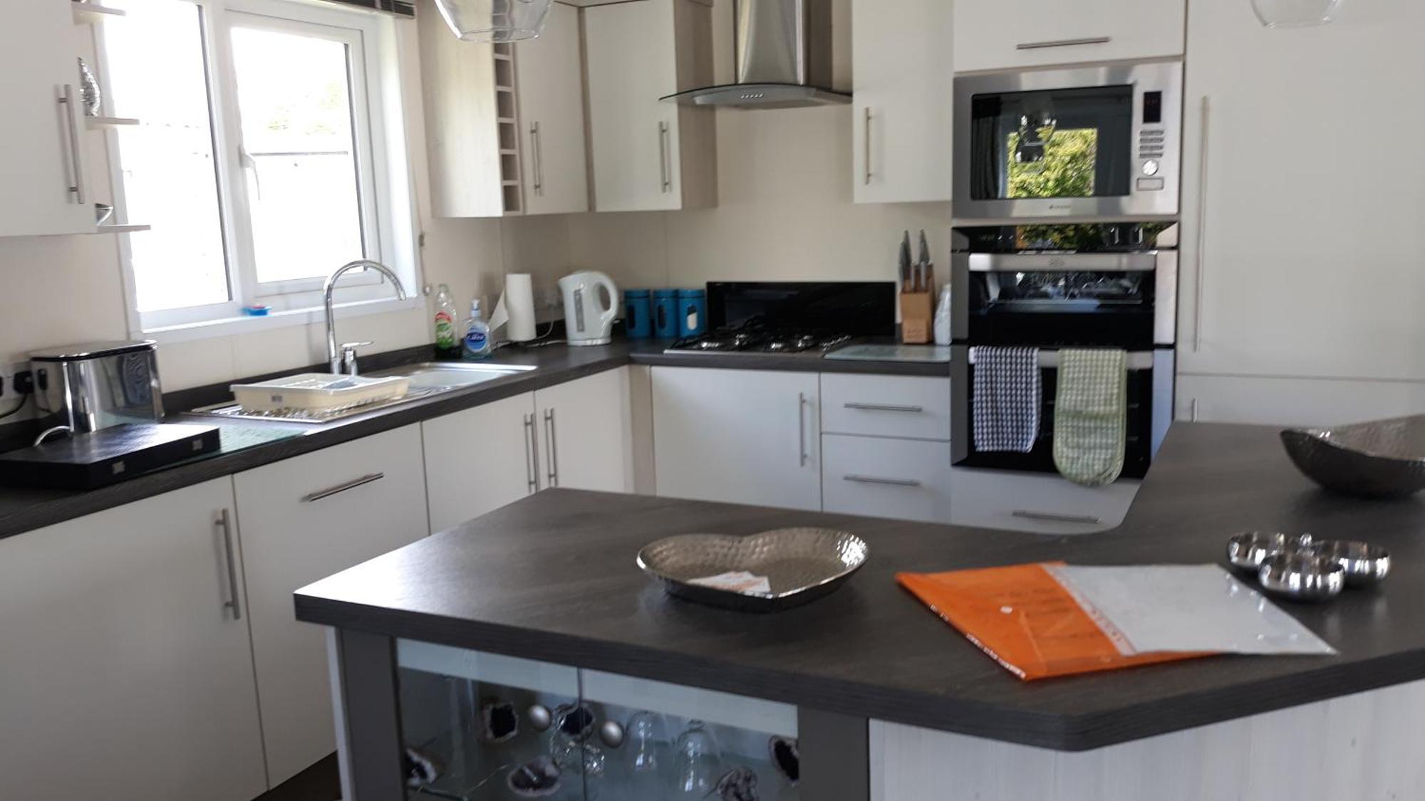 Luxury 6 Berth Lodge At Quince 10 Ferndown Εξωτερικό φωτογραφία